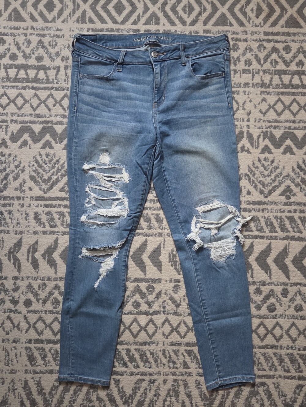 American Eagle Outfitters Light Blue Distressed Skinny Jeggings